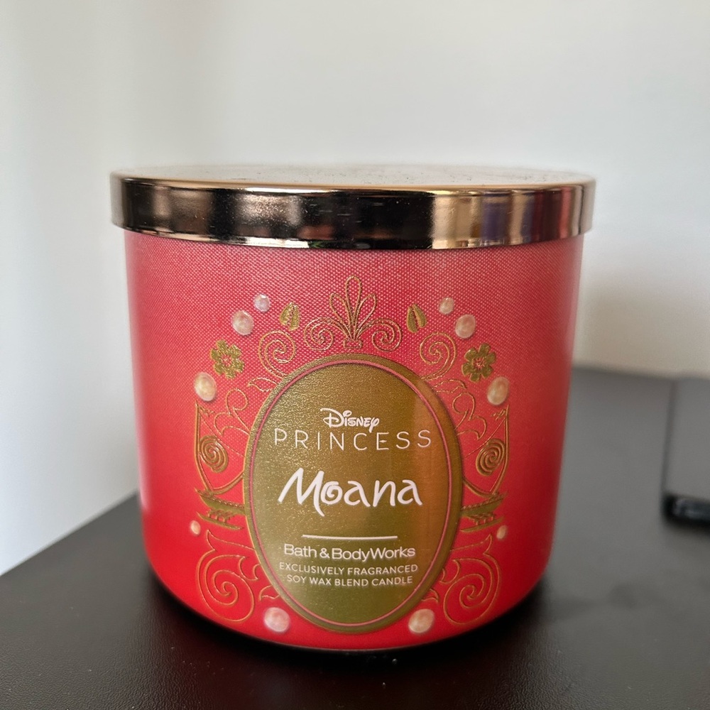 New Bath & Body Works Disney Princess MOANA
Candle 3-Wick Limited Edition